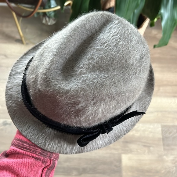 2009 alexis mabille grey rabbit fur/black velvet fedora 22in around head main image 7